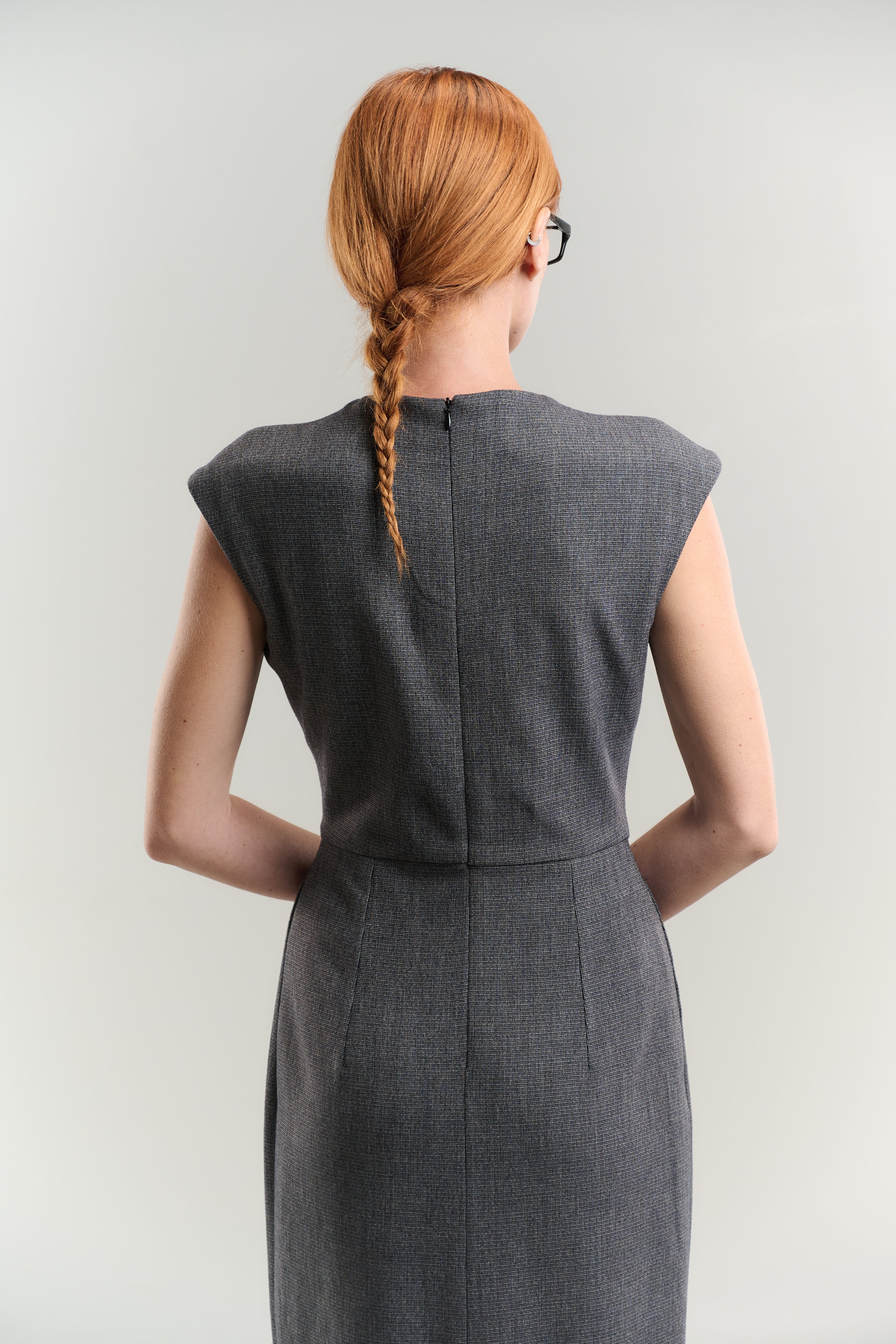 STRAIGHT DRESS CAP SLEEVES U-NECKLINE