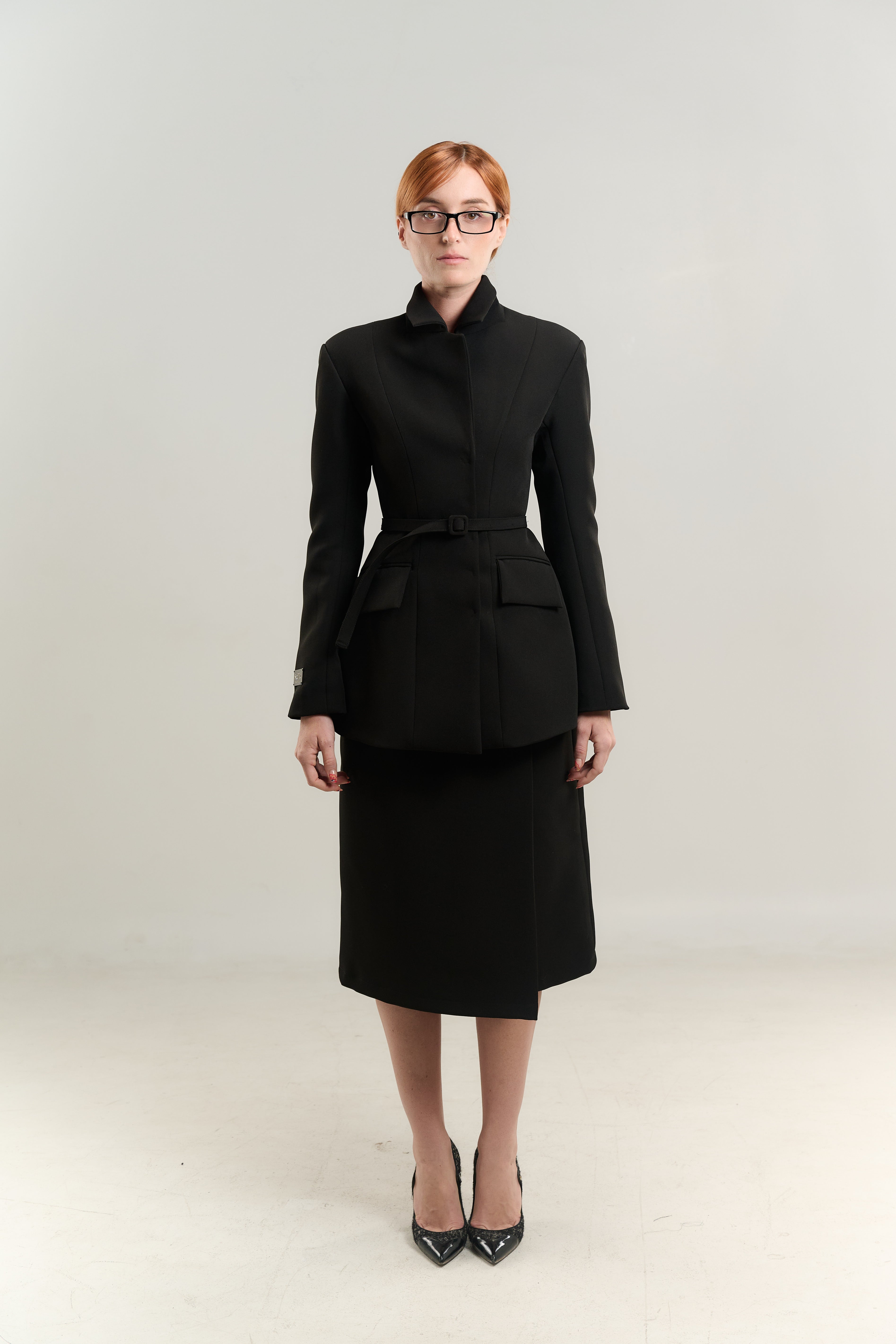 BLAZER HIGH ROUND JETTED POCKETS WITH FLAP WITH STRAIGHT BLACK SKIRT WITH BLACK BELT
