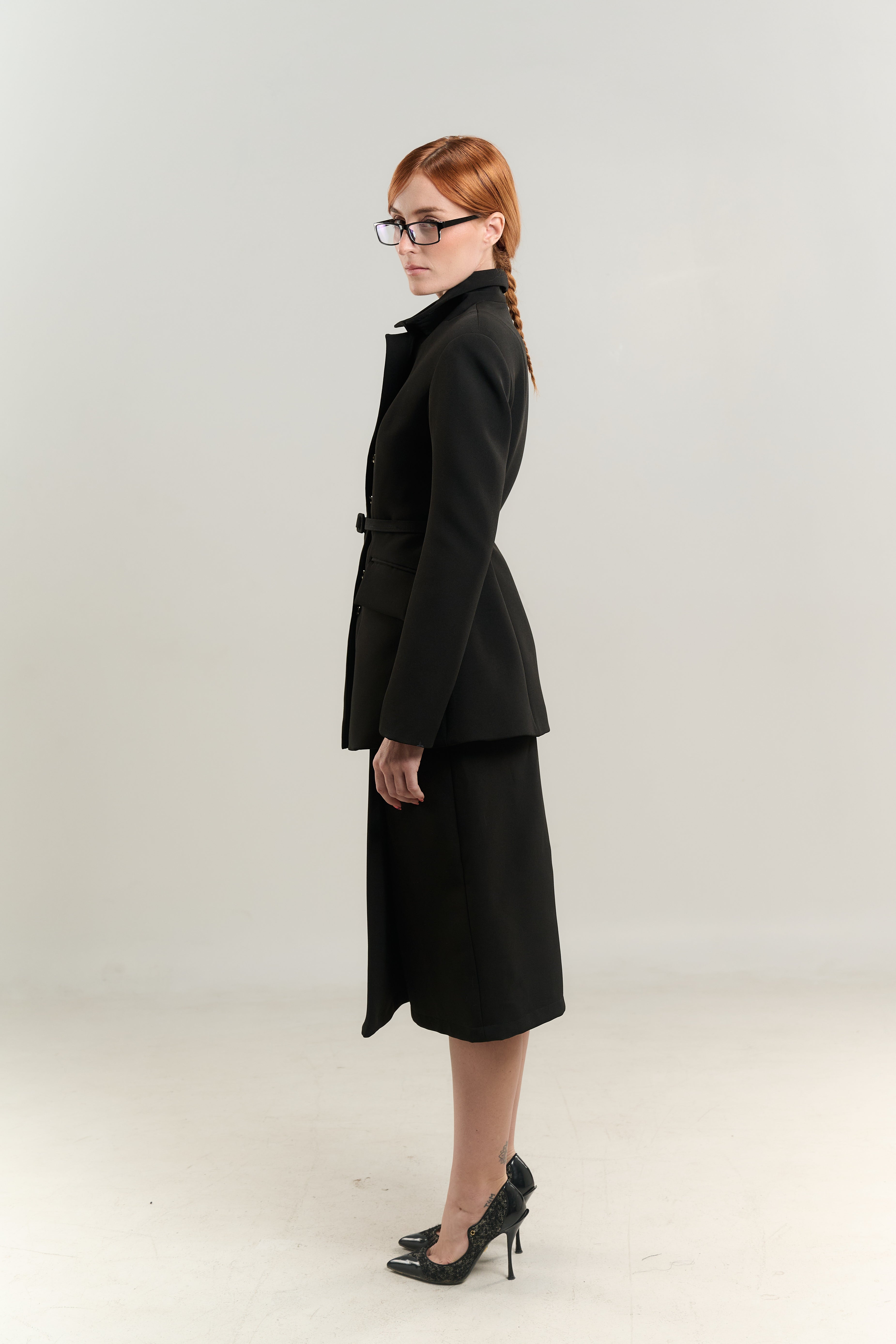 BLAZER HIGH ROUND JETTED POCKETS WITH FLAP WITH STRAIGHT BLACK SKIRT WITH BLACK BELT