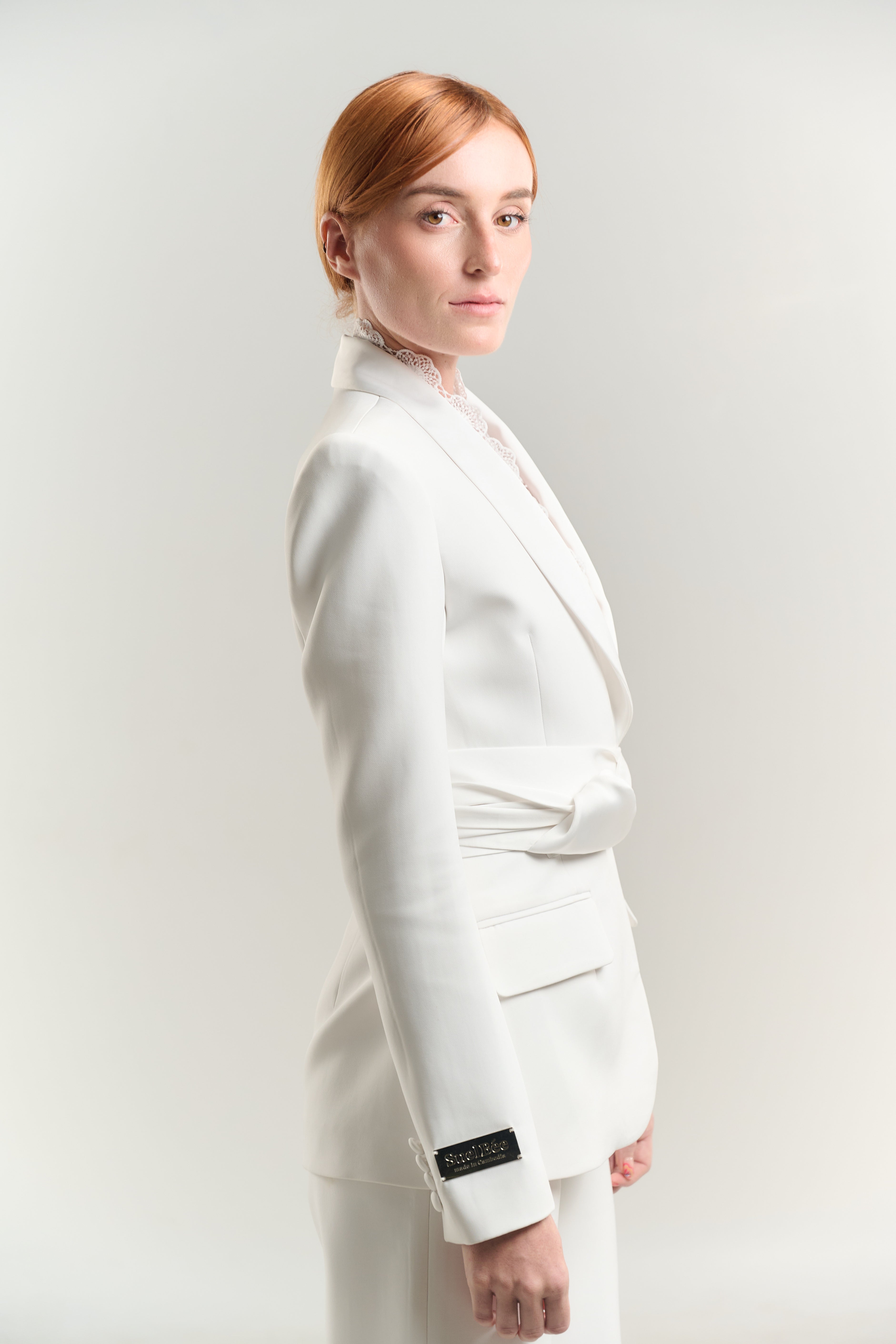 WHITE TUXEDO COTTON LACE FRENCH LINEN NECK WITH LINEN BELT